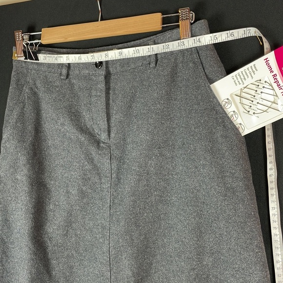 L. L. Bean women’s classic straight size 4 petite skirt, fully lined with pocket - Picture 9 of 11